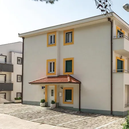 Two-bedroom In דירה מאקרסקה