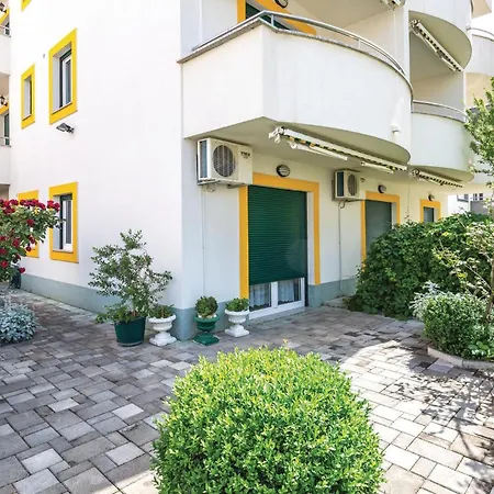 Apartment Beautiful In With Kitchen *