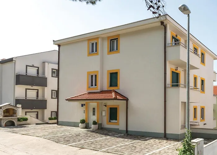 Two-bedroom In Daire Makarska